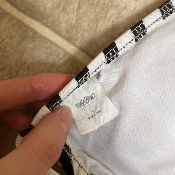 3 for $15! Mossimo Triangle Bikini Top - Picture 3 of 3